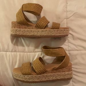 New lower price! 
💐Size 7 1/2 Cute SPRING platform Bamboo Sandals!